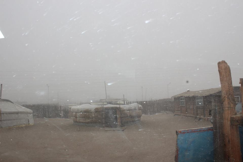 Шуурганы улмаас арав гаруй айлын гэр нуржээ