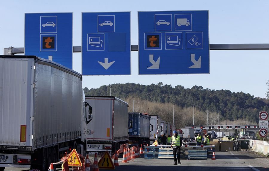 Францад шатахууны татварыг ирэх оны турш нэмэгдүүлэхгүй