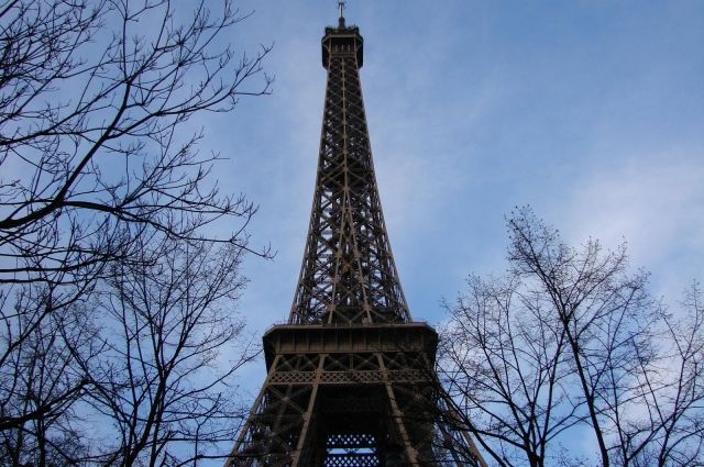 Жагсаал цуглаантай холбоотойгоор Эйфелийн цамхгийг хаана