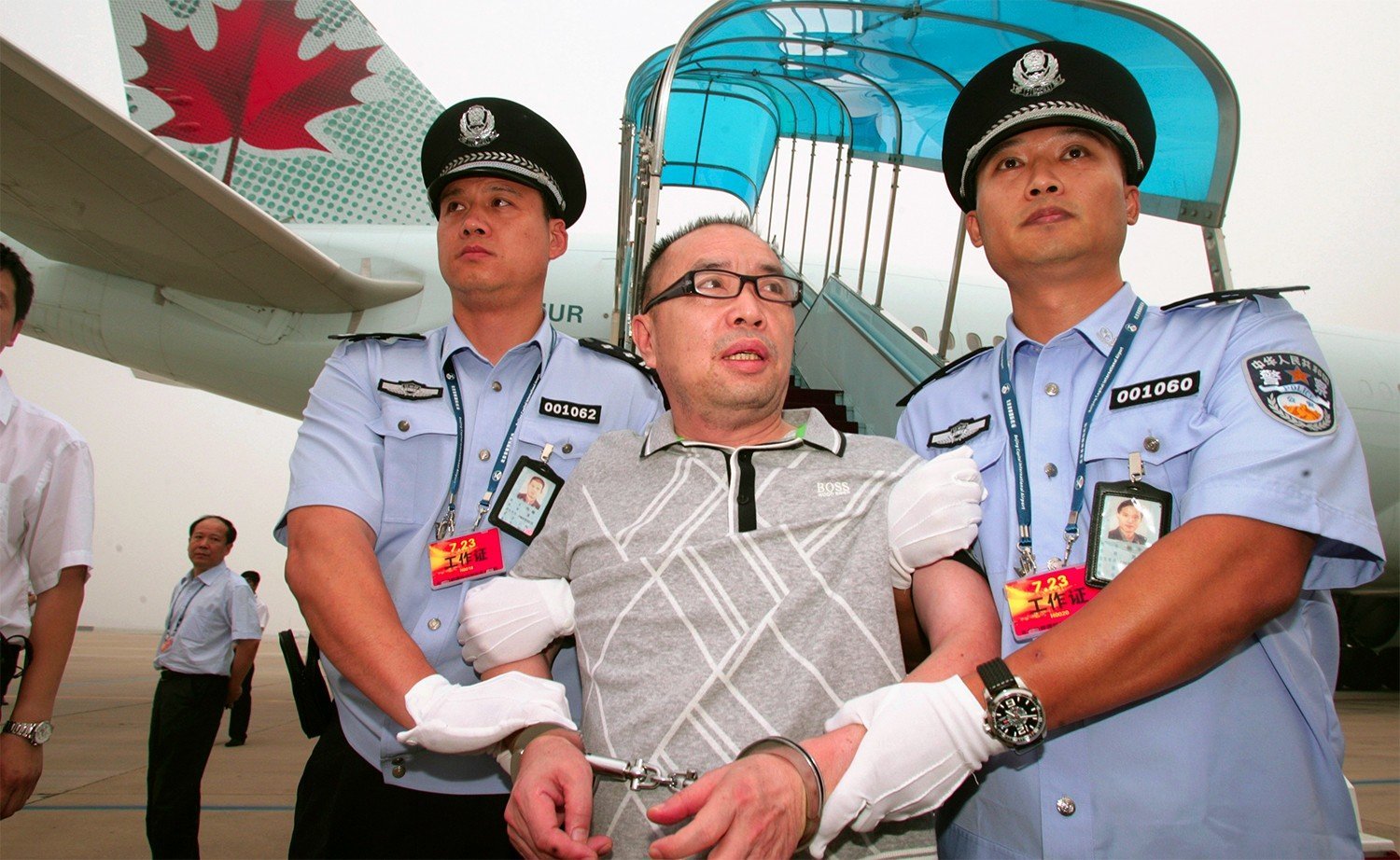 БНХАУ интерполд бүртгэлтэй 55 дахь авлигачаа эргүүлэн авчирчээ