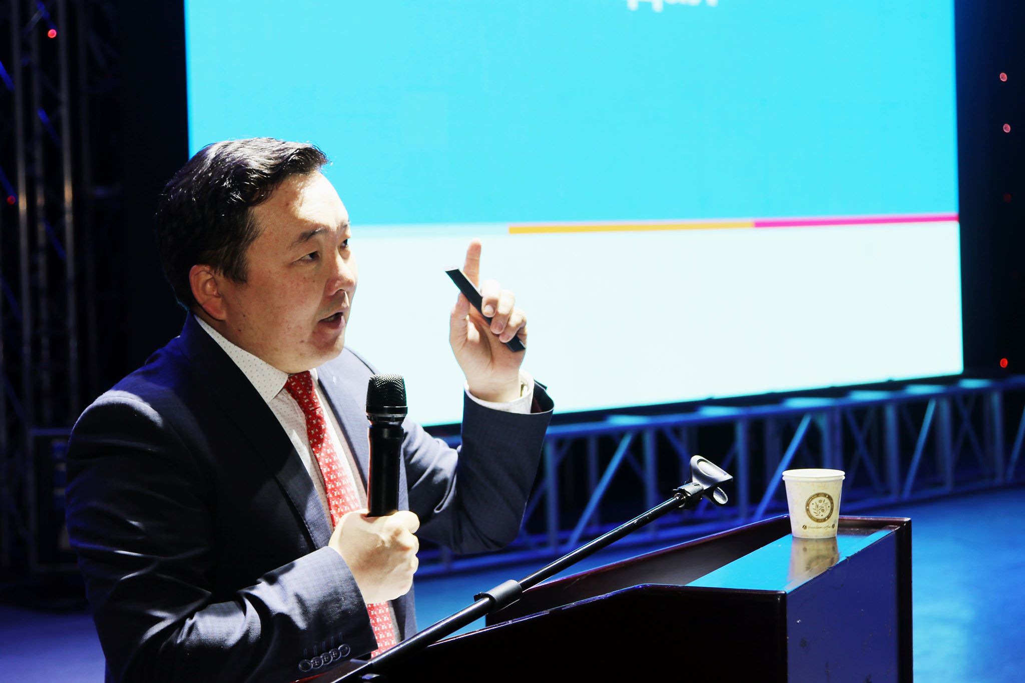 Сонгинохайрханчууд ЕБС төгсөгчдийнхөө ЭЕШ-ын оноог дээшлүүлэх “UP” төслийг эхлүүллээ