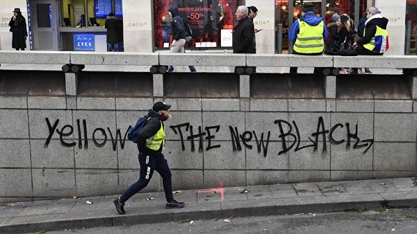 Францад болсон жагсаал цуглаанд олон мянган хүн оролцжээ