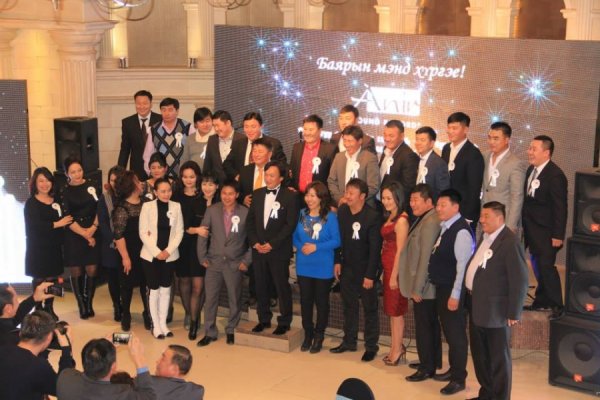 Зохиогчийн эрхийн зөвшөөрөлгүй дуу дуулсан дуучныг дуулах эрхийг түтгэлзүүлнэ