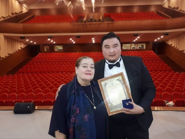 Дуурийн дуучин Э.Анхбаяр Н.А.Римский-Корсаковын нэрэмжит тэмцээнд тэргүүн байр эзэлжээ