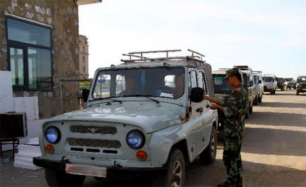 Монгол-Хятадын хилийн боомт хоёр хоног амарна