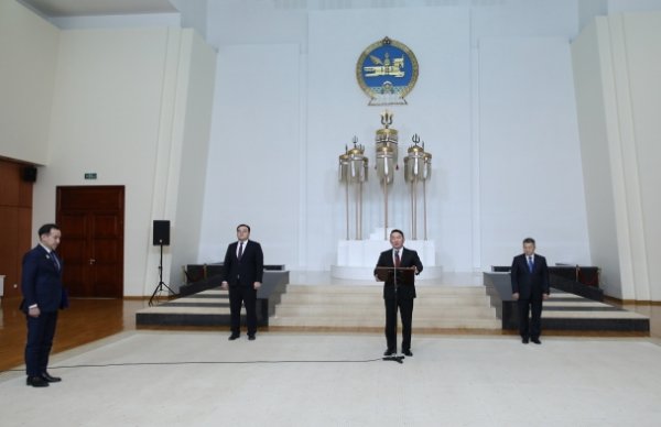 Монгол улсын ерөнхийлөгчийн зарлигаар дипломат цол олгов