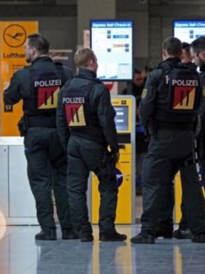 Германы нисэх буудлуудад түгшүүр зарлажээ