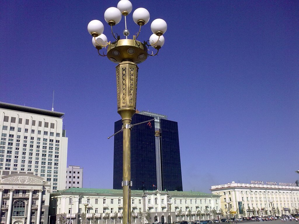 Хот хэдий болтол эзэнгүй айл байх вэ?