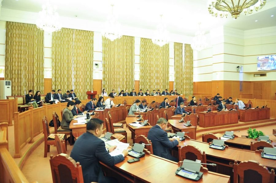 Чуулганаар УИХ-ын тухай, УИХ-ын дэгийн тухай хуулийн төслийг хэлэлцэнэ