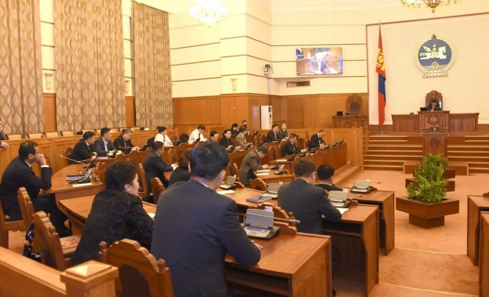 МАН-ынхан гэмт хэрэгт яллагдагчаар татагдсан УИХ-ын гишүүдээ бас л авч үлдлээ