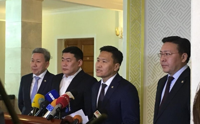 Эрдэнэтийн 49 хувийг 1995 оны охинд шилжүүлсэн байжээ