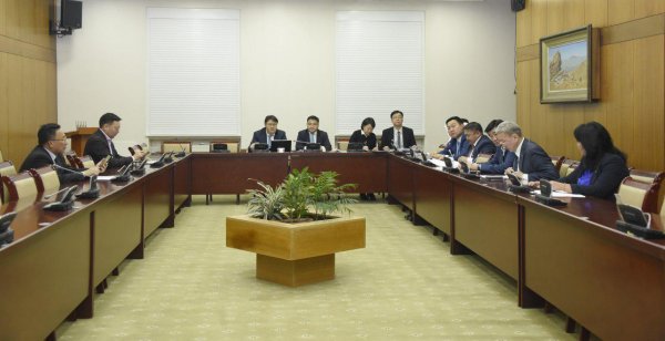 Үүр цайтал үр дүнгүй хуралдав