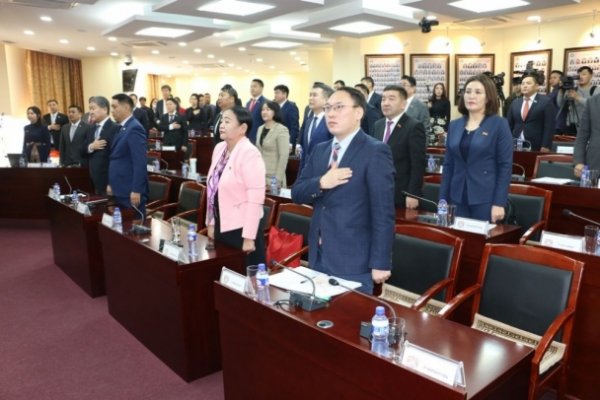 Шуурхай: Хоёр нэр дэвшигчийн санал тэнцлээ