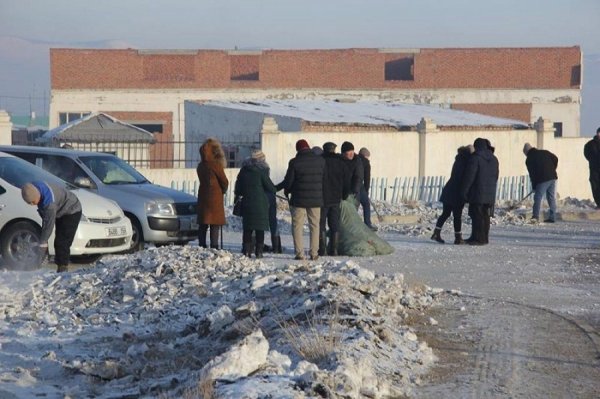 Сар шинийн баярыг угтан бүх нийтийн цэвэрлэгээтэй