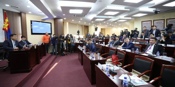 Намын даргаа ичээсэн нийслэлийн МАН