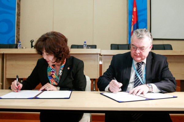 ДЭМБ-аас H1N1 вирусийн эсрэг үйлчилгээтэй эмийг хүлээлгэн өглөө