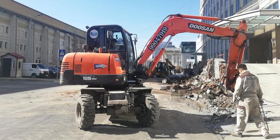 Явган хүний зам бөглөсөн 62 объектыг 