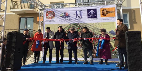 Газраа чөлөөлсөн 47 айл, өрх шинэ байрны түлхүүрээ гардан авлаа