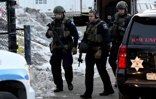 АНУ-д үл таних этгээд гал нээсний улмаас 5 хүн амиа алджээ