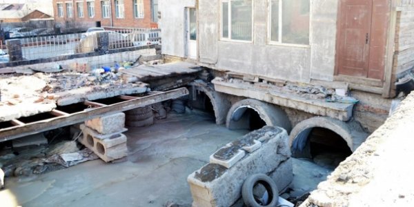 Үерийн даланг гэмтээсэн, аюулгүй ажиллагааг доголдуулсан аж ахуй нэгж байгууллагын газрыг чөлөөлнө