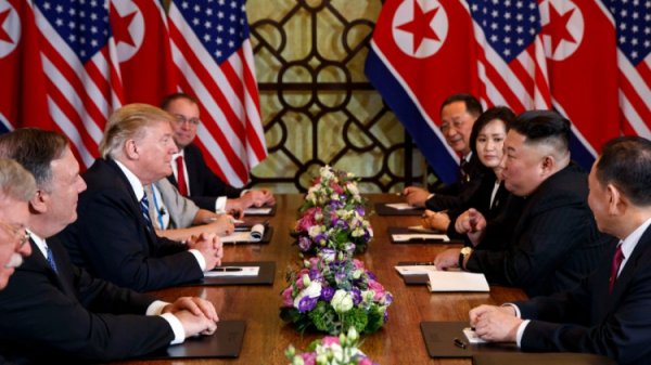 Дональд Трамп, Ким Жон Ун нар тохиролцоонд хүрч чадсангүй