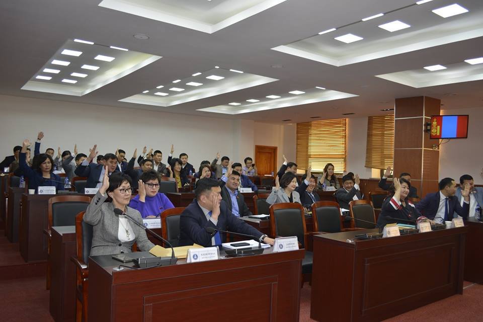 Иргэдийн хурал дахь намуудын хэт оролцоог “хална”