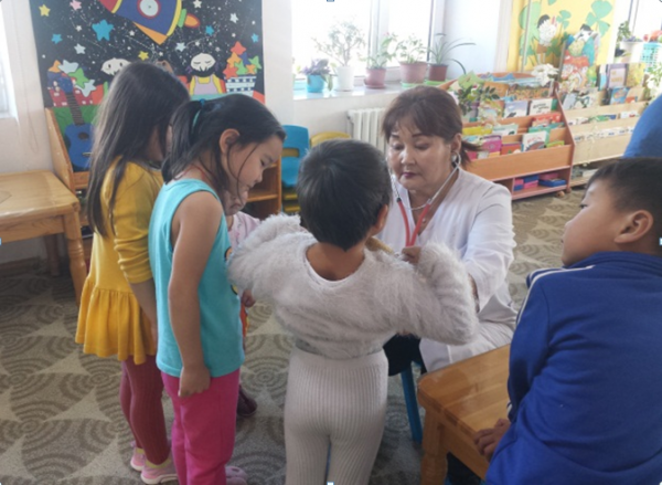 Сурагчдад халдварт өвчнөөс урьдчилан сэргийлэх үзлэг шинжилгээг хийлээ