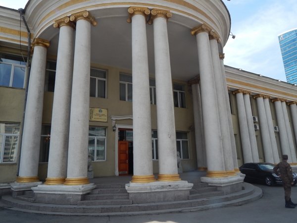 Турк улсад монгол эмэгтэй бусдад буудуулж амиа алджээ