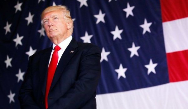 Трамп: Би лав Альберт Эйнштэйнийг нисгэгчээрээ сонгохгүй