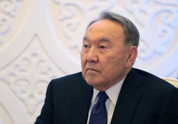 Нурсултан Назарбаeв огцорлоо