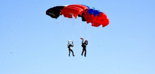 Аврагчид 411 удаагийн шүхрийн буулт хийлээ