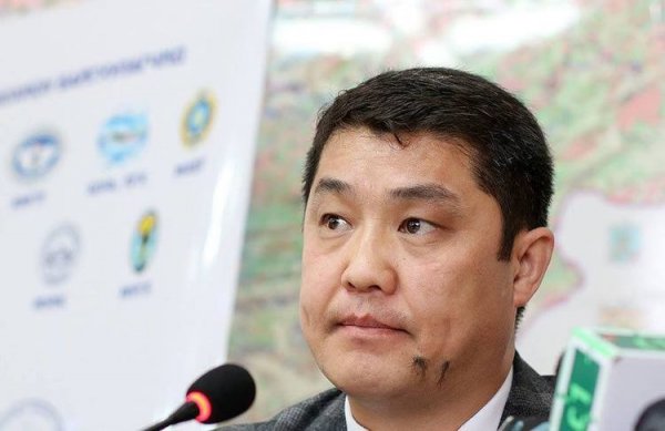 Ахдаа алтны орд “бэлэглэсэн” АМГТГ-ын Кадастрын хэлтсийн дарга Д.Дашзэвэгийг АТГ шалгаж байна