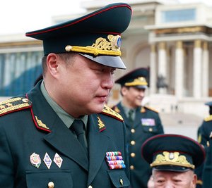 Ерөнхийлөгч Х.Баттулга, Б.Хурцын генерал цолыг хураах уу?