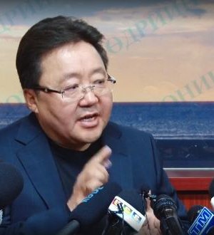 Ц.Элбэгдорж: Ерөнхийлөгч улстөрчдийн зүрхэнд айдас суулгаж байна