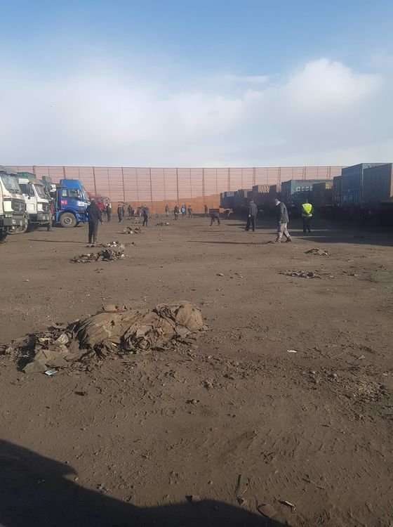 Нүүрс тээврийн жолооч нарын цалин Хятадад “үлдэж” байна