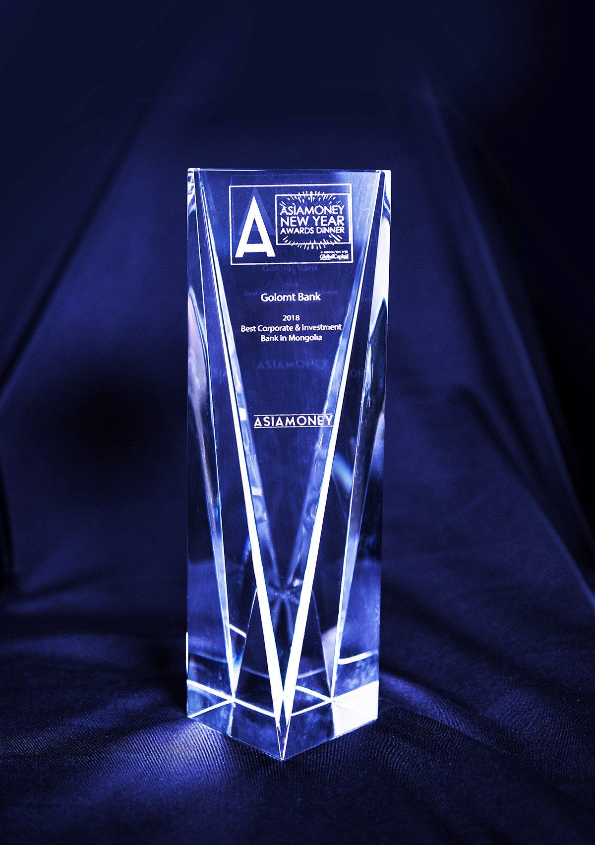 Голомт банк “Шилдэг Байгууллагын болон Хөрөнгө Оруулагч Банк”-аар шалгарлаа