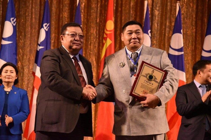 Кёкүшюүзан Д.Батбаяр залилангийн хэргээр шалгагдаж эхэлжээ