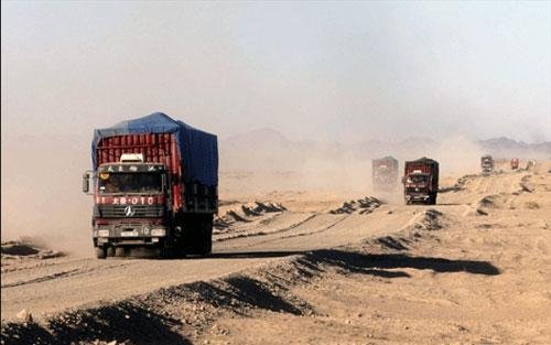 Тээврээ шийдээгүй төрийн буруугаас говийн хөрс талхлагдсаар байх уу?