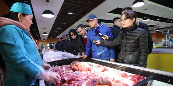 Хотын захирагч хүнсний гол бүтээгдэхүүн болох махны үнэ дээр анхаарч ажиллахаар боллоо