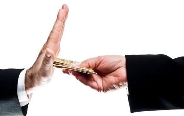 Нэгдүгээр ангийн багш эцэг эхчүүдийн бэлгээс татгалзжээ