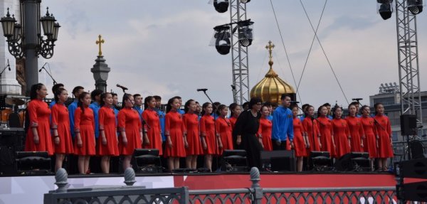 Москвагийн тайзнаа “Өнө Мөнх орон” эгшиглэлээ