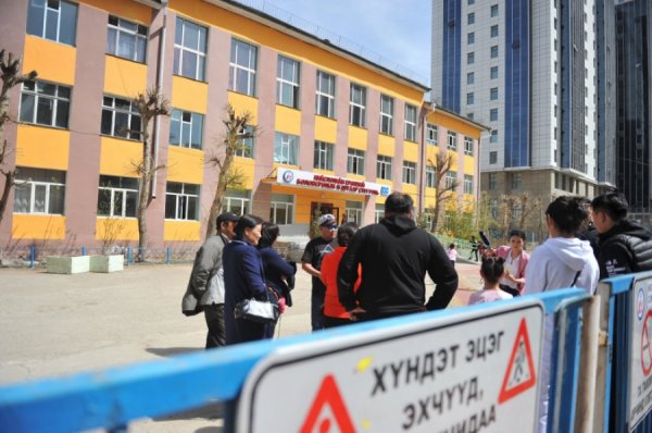 15 дугаар сургуулийн сурагчид гадуурхагдаж эхэлжээ