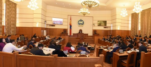 Монголын эдийн засаг гаднын нөлөөнд эмзэг хэвээр байна гэж АХБ дүгнэжээ