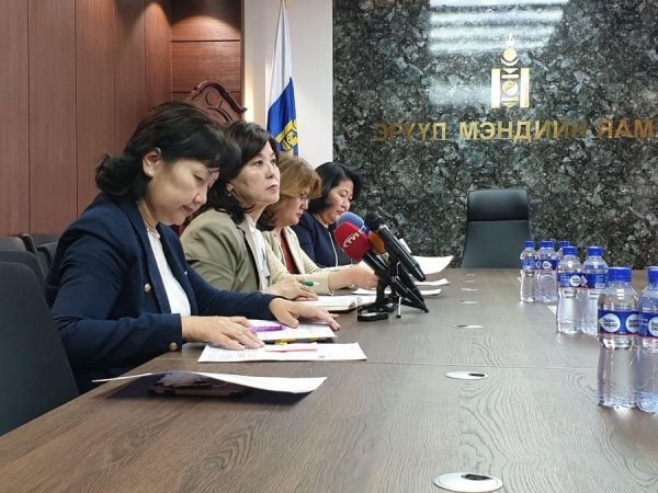 Эрүүл мэндийн салбарыг улстөржүүлэхгүй байхыг уриалав