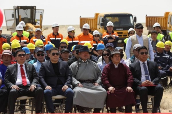 Тавантолгой-Зүүнбаян чиглэлийн төмөр замын бүтээн байгуулалт эхэллээ