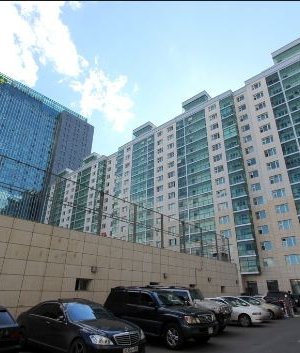 Хэргийн мөрөөр: Ганцаараа зогсч байгаад тагтнаас үсэрсэн нь камерт бичигджээ