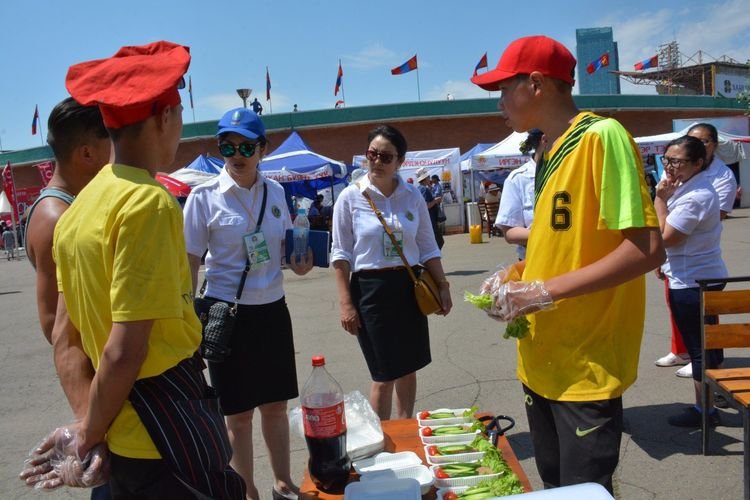 Баяр наадмаар хориглох үйлчилгээ