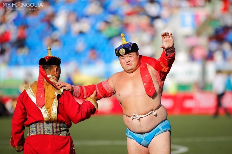 Э.Оюунболдын бүх цол, шагналыг хурааж, барилдах эрхийг нь 2 жил хасах хэрэгтэй гэв