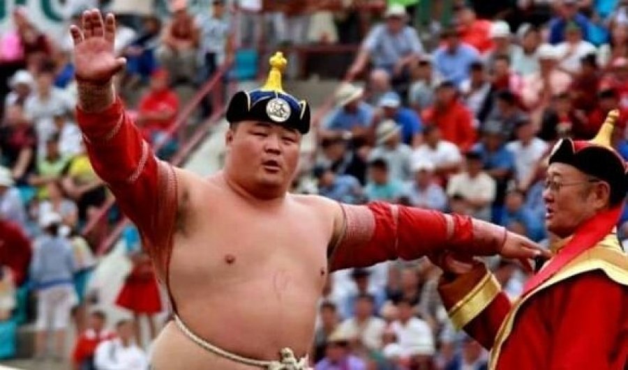 Аварга Э.Оюунболдын хэлсэн үгэнд эмзэглэсэн бөхчүүд түүний эсрэг мэдэгдэл хийхээр болжээ