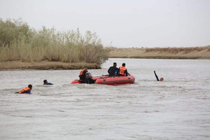 Ажил үүргээ гүйцэтгэж явсан алба хаагчид голд живж байсан иргэний амь насыг аварлаа